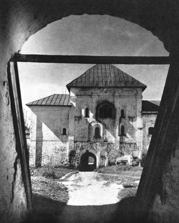 Надвратная Преображенская церковь и Водяные ворота. Фото 1960-х гг.