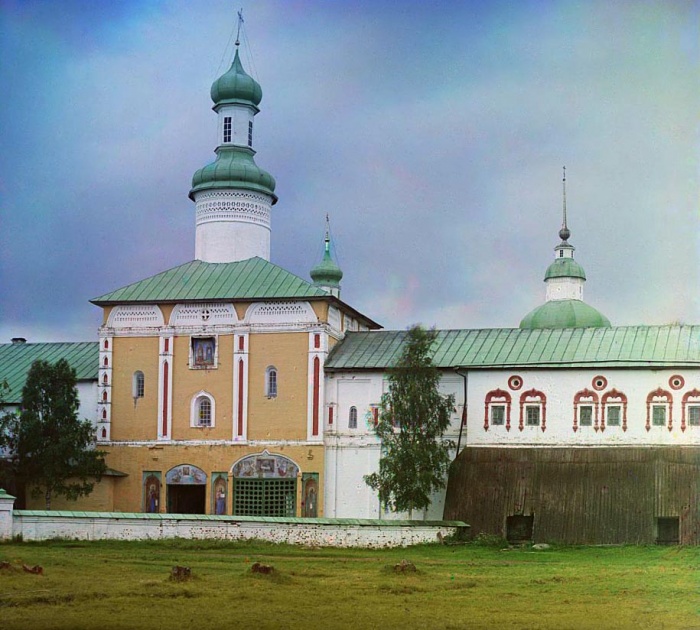 Святые ворота с ц. прп. Иоанна Лествичника. Фото С.М. Прокудина-Горского 1909 г.
