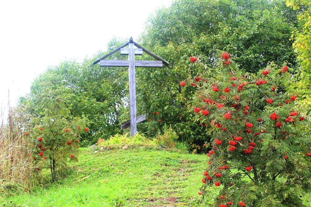 Поклонный крест на горе Золотухе.jpg