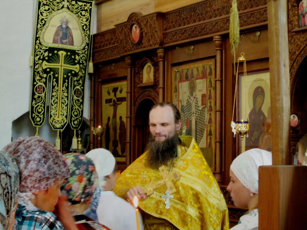 Божественная литургия в храме прп. Кирилла Белозерского.JPG